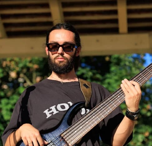 Patrick Daia, bass in MoonGroove